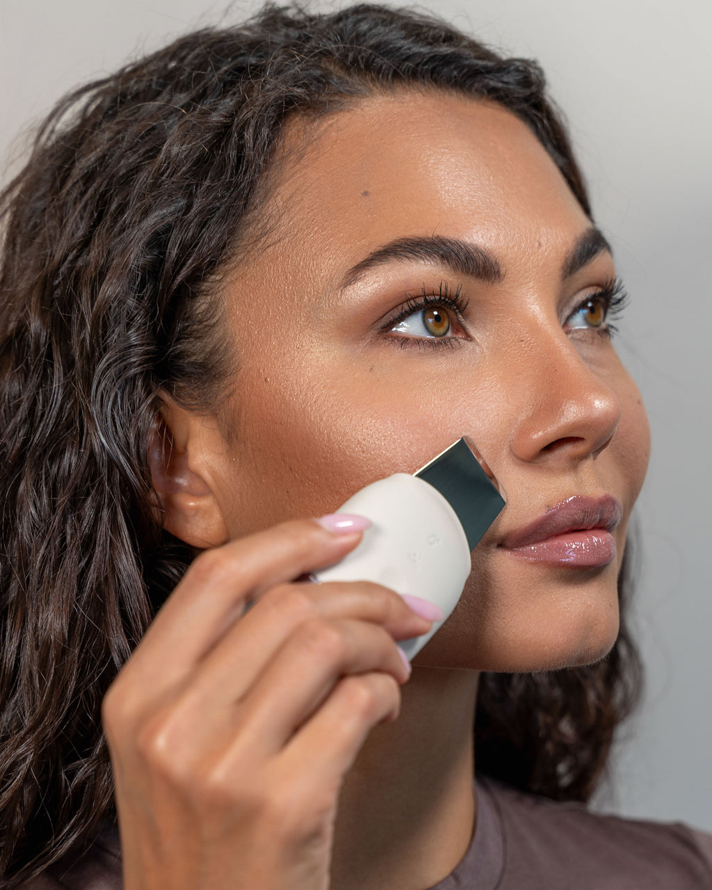SkinExfo Iris – Ultrasonic Facial Scrubber & Deep Skin Spatula